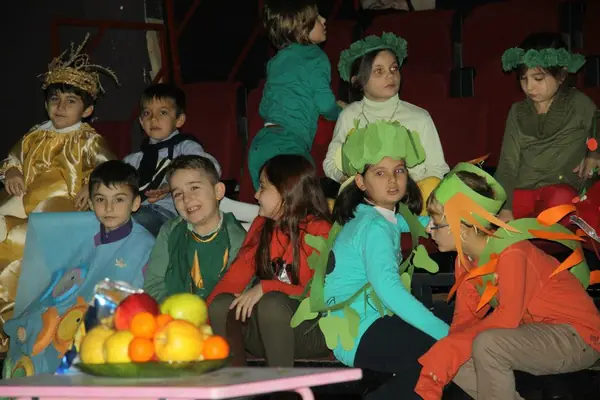 Foto nga Mili: Fletushka dhe Shfaqja për Fëmijë, 2012