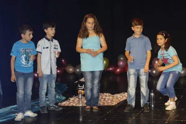 Foto nga Mili: Fletushka dhe Shfaqja për Fëmijë, 2014